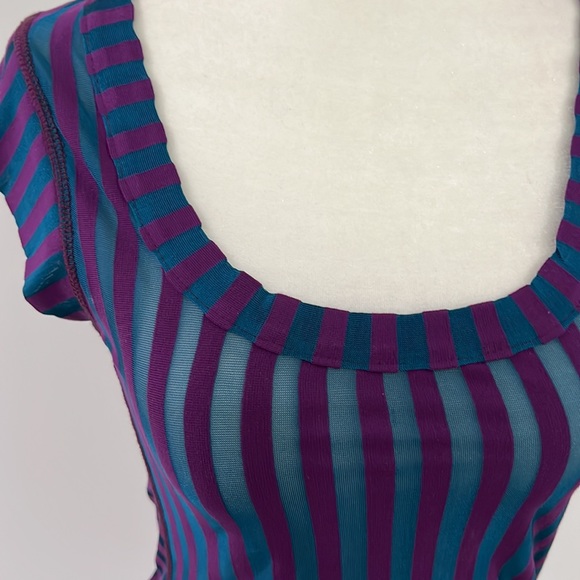 Trendy sheer top! Size M NWT - Picture 11 of 11